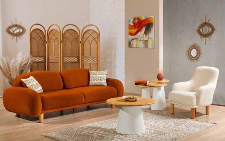 Gürgen kasasıyla sağlam, kumaş dokusuyla zarif koltuk takımları Özbay Mobilya mağazalarında.