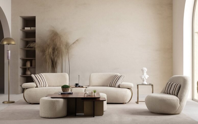 Şık kumaş seçimi ve zarif işçiliğiyle dikkat çeken koltuk takımı, yatak olabilme avantajı sunar.