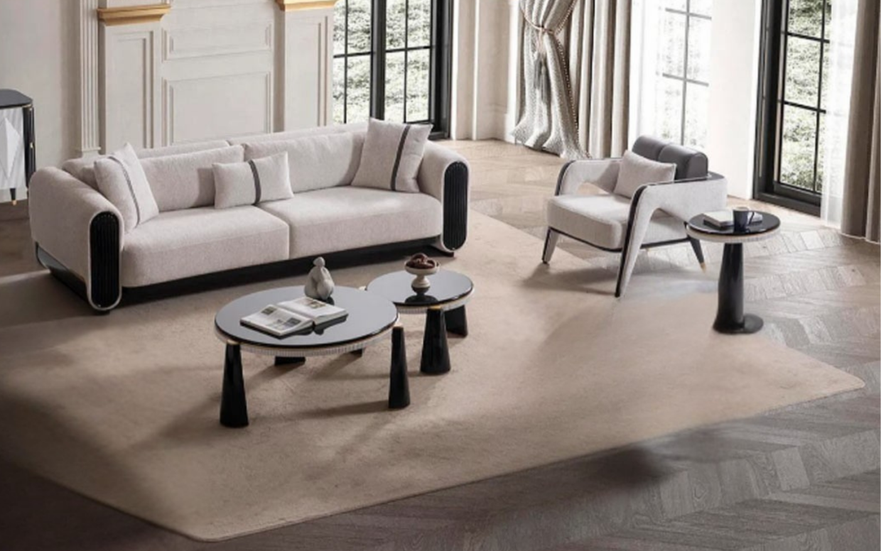 Şıklığı ve konforu bir araya getiren koltuk takımı, yatak olma özelliğiyle çok yönlü kullanım sağlar.