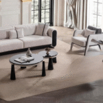 Şıklığı ve konforu bir araya getiren koltuk takımı, yatak olma özelliğiyle çok yönlü kullanım sağlar.